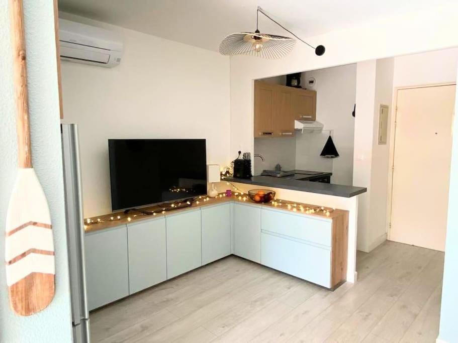 Apartment Le Murmure Du Palmier * A 2 Min * Parking Prive * Terrasse *